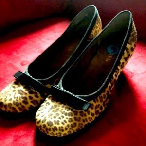 Aerosole round toe Animal print pumps.  1 inch heel with front bow. NWOT.